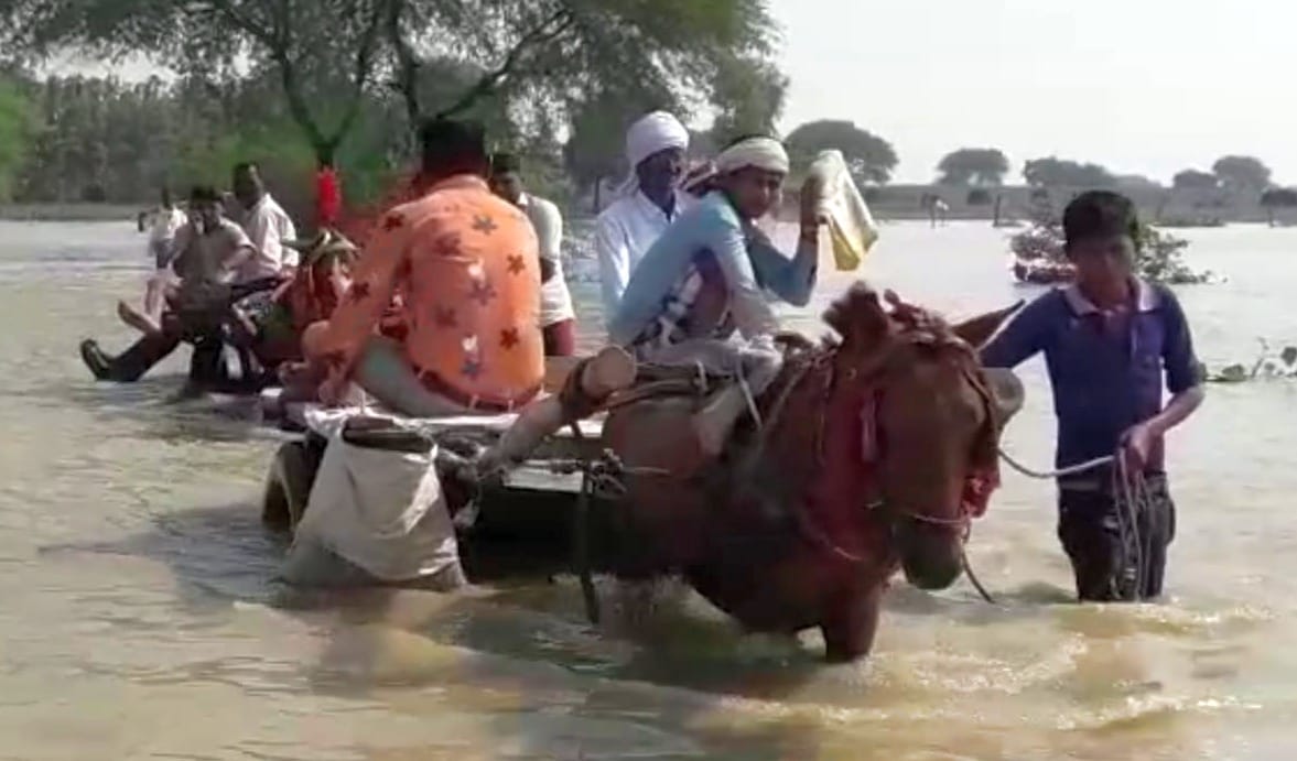 The situation is uncontrollable due to the arrival of more than two lakh cusecs of water in the Ganges