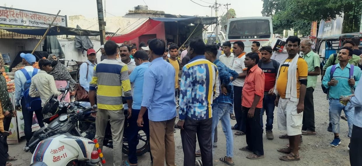 Car drivers clashed at roadways stand, one driver was beaten with belts, three arrested