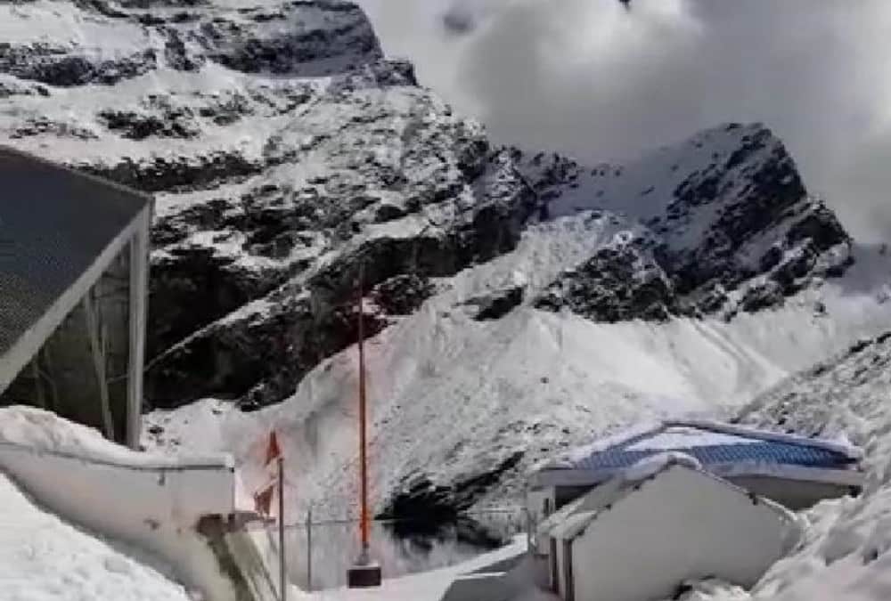 Uttarakhand Weather Update: Heavy Snowfall in Hemkund Sahib See beautiful Photos