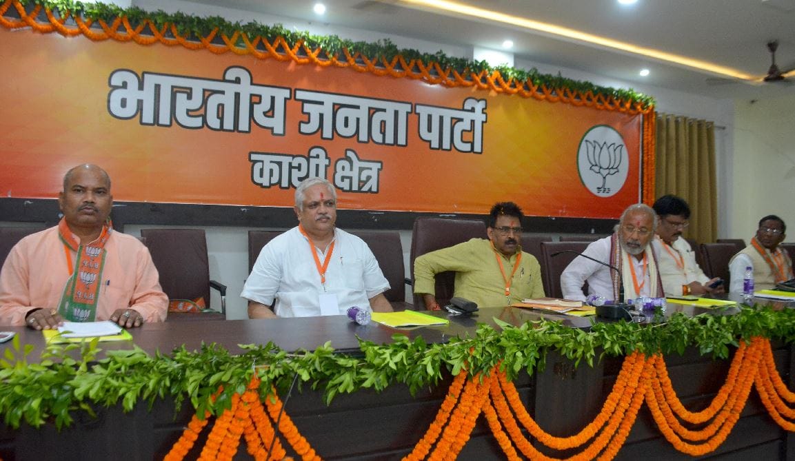 UP Election 2022 Tickets of 30 percent BJP MLAs of Purvanchal in danger BL Santosh took feedback of each assembly