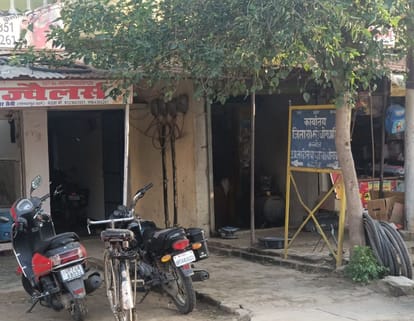 तिर्वा-कन्नौज रोड स्थित खादी ग्रामोद्योग बोर्ड का कार्यालय।