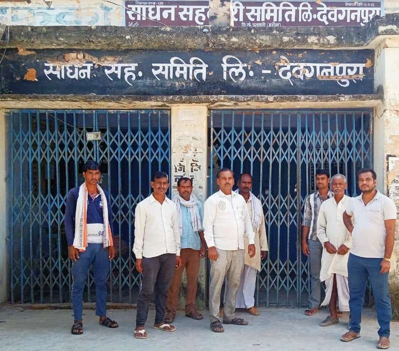 Locked in committees, wandering farmers