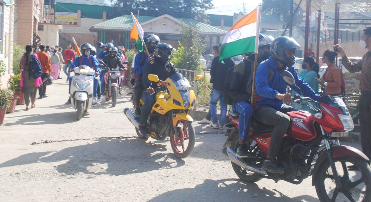 Bike rally of ITI trainees leaves for Atal Tunnel