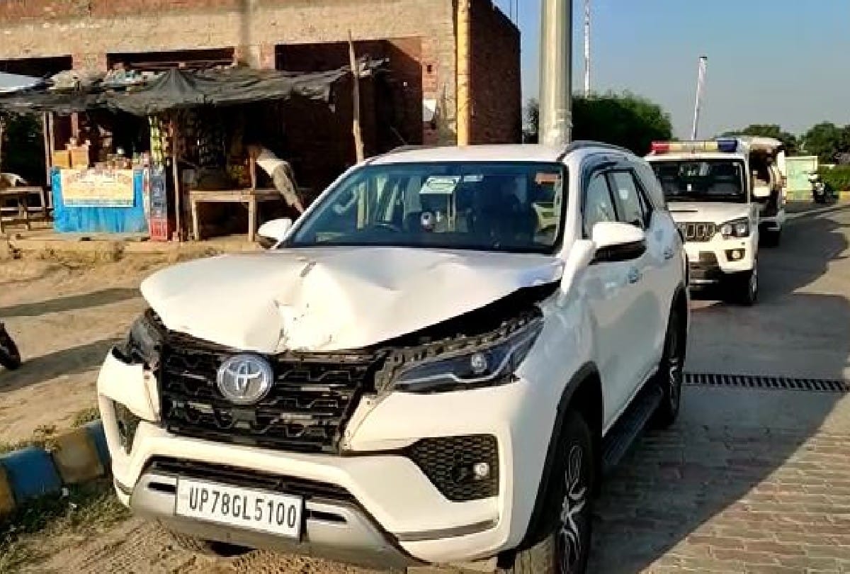 Truck collides with BJP MP Ram Shankar Katheria car in Mainpuri