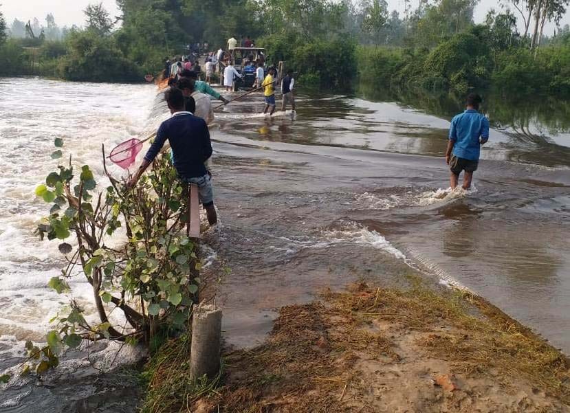 Amadi river bridge submerged, traffic affected, villagers in trouble