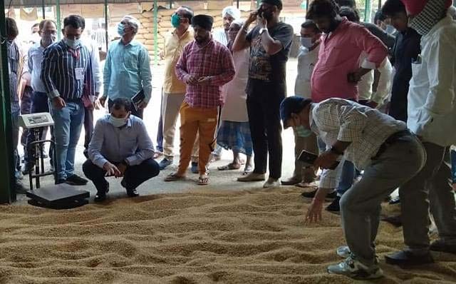 Farmers said to the nodal officer - if this standard remains, then 90 percent of the farmers will not be able to sell paddy at government purchase centers