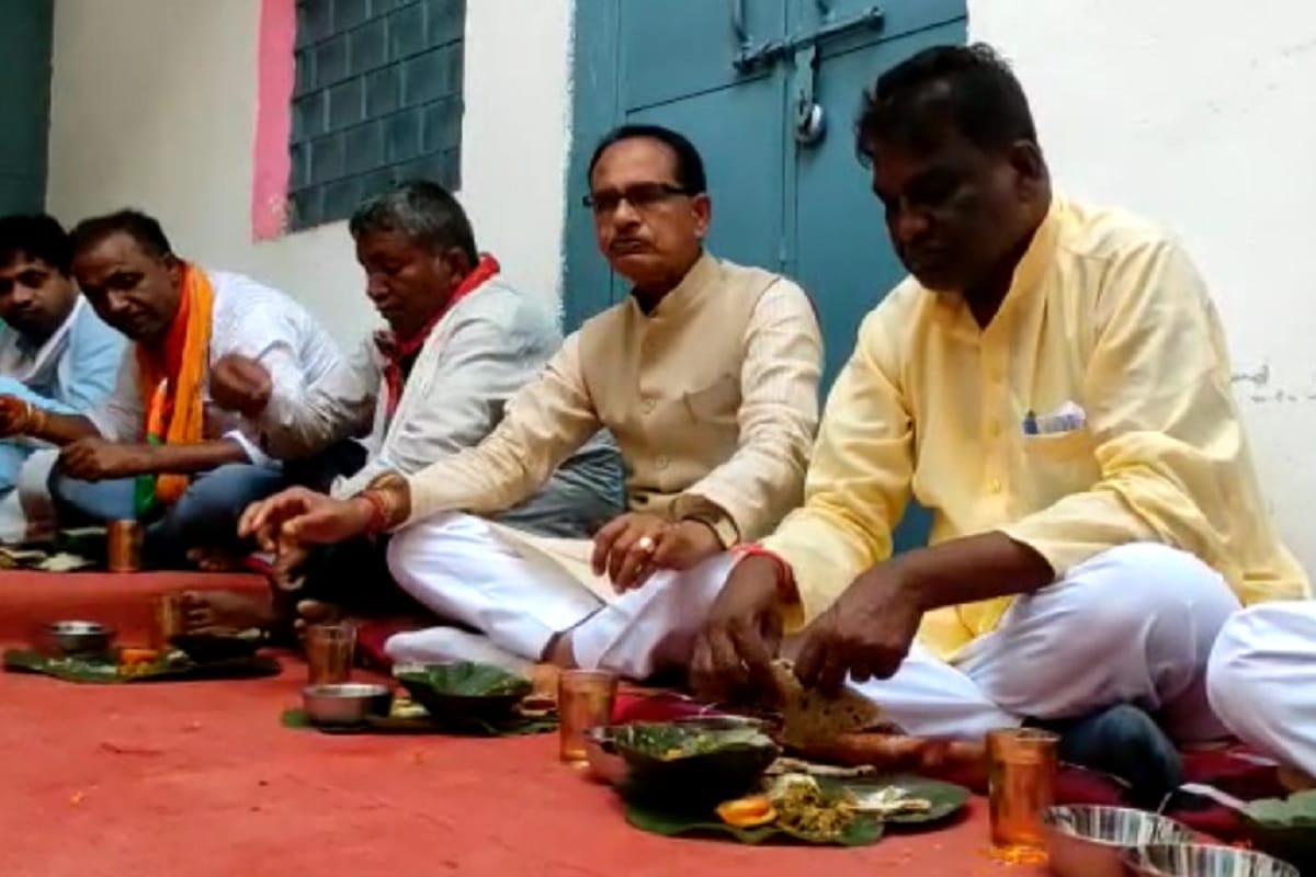CM Shivraj Singh Chouhan had food at house of a Dalit family in Dhamna amid assembly bypoll in Prithvipur