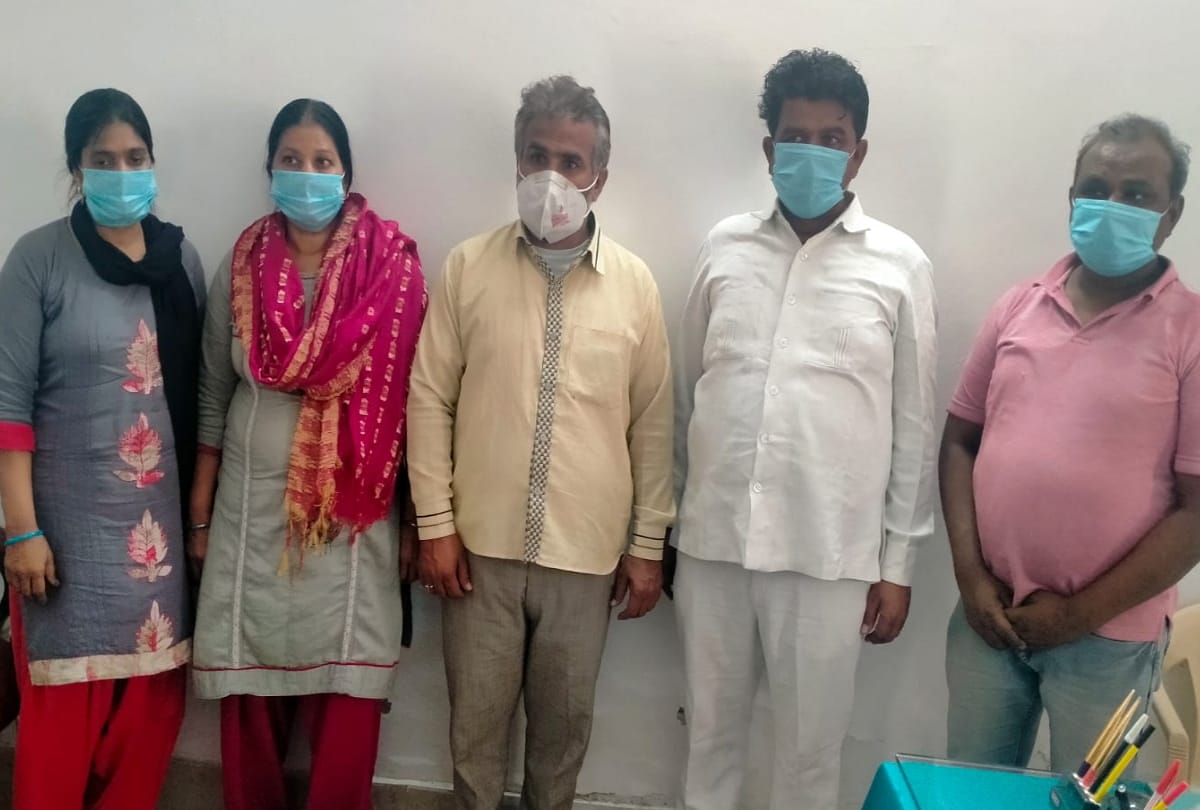 Hapur 5 man arrested for duping doubling money fraud of more than 500 crore