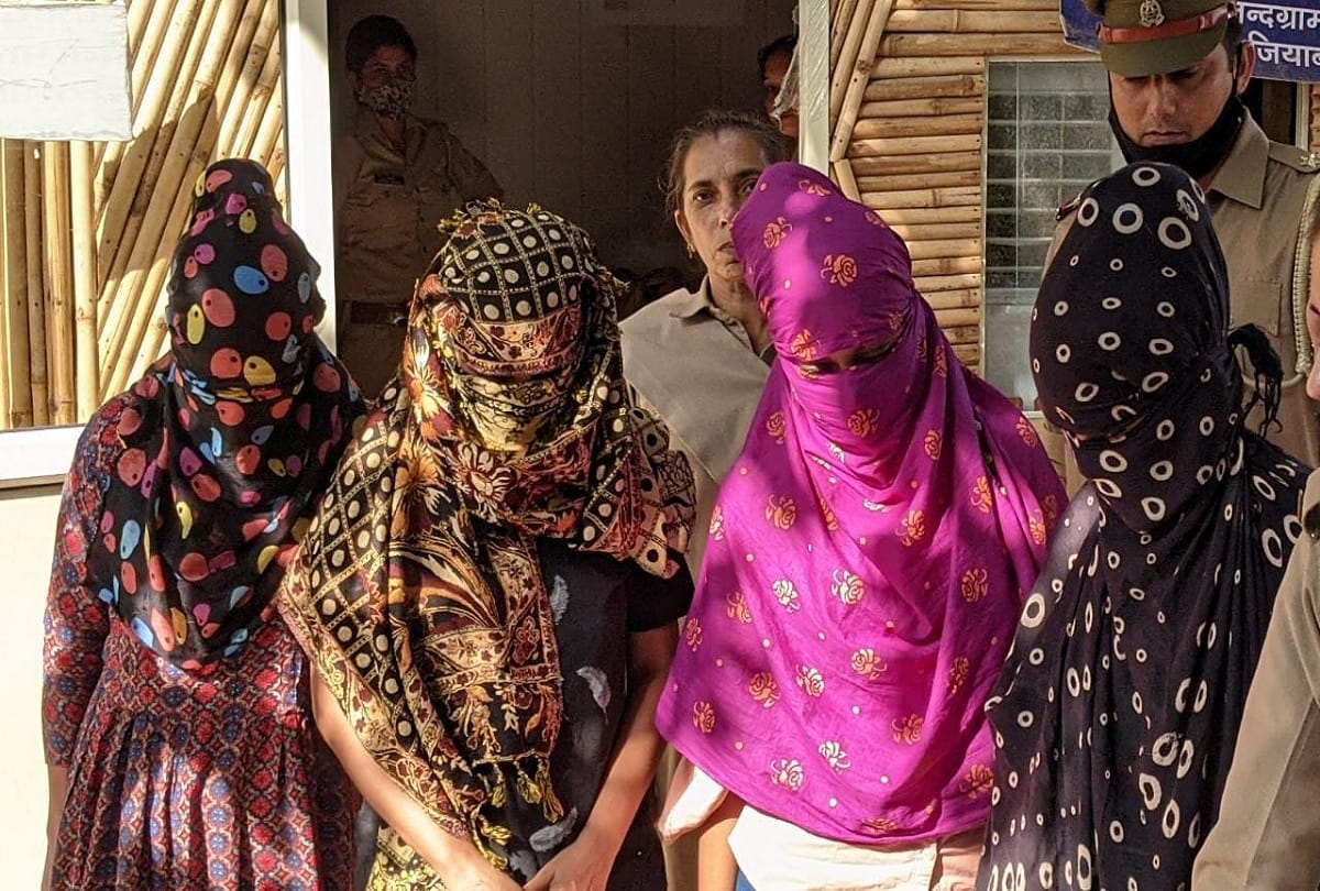 Honeytrap gang by DU students Couple duped 500 people 20 crores by trapping them in honeytrap