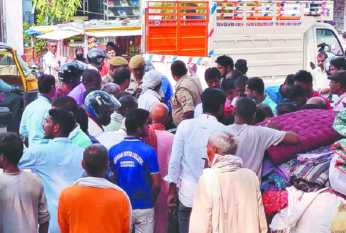 Son and daughter-in-law came out on shoulders of elderly father