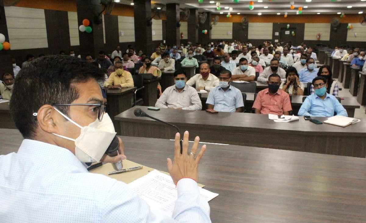 UP Public Service Commission Exam: Azamgarh DM meeting with officials regarding preparations took information about security arrangements in centers