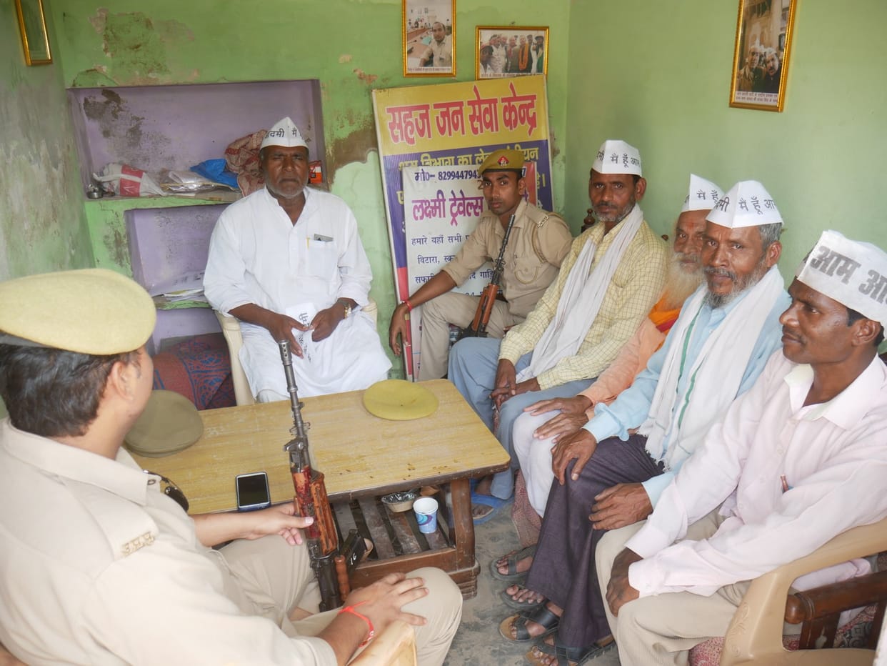 AAP workers stopped by police from going to Varanasi