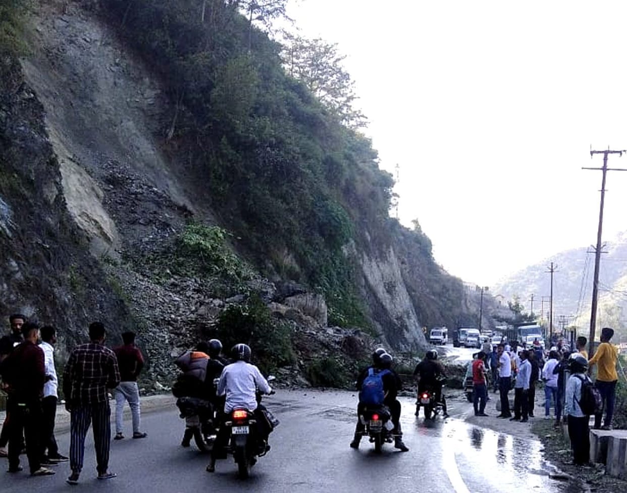 Debris came on the road in Maldhaiya, the survivors narrowly
