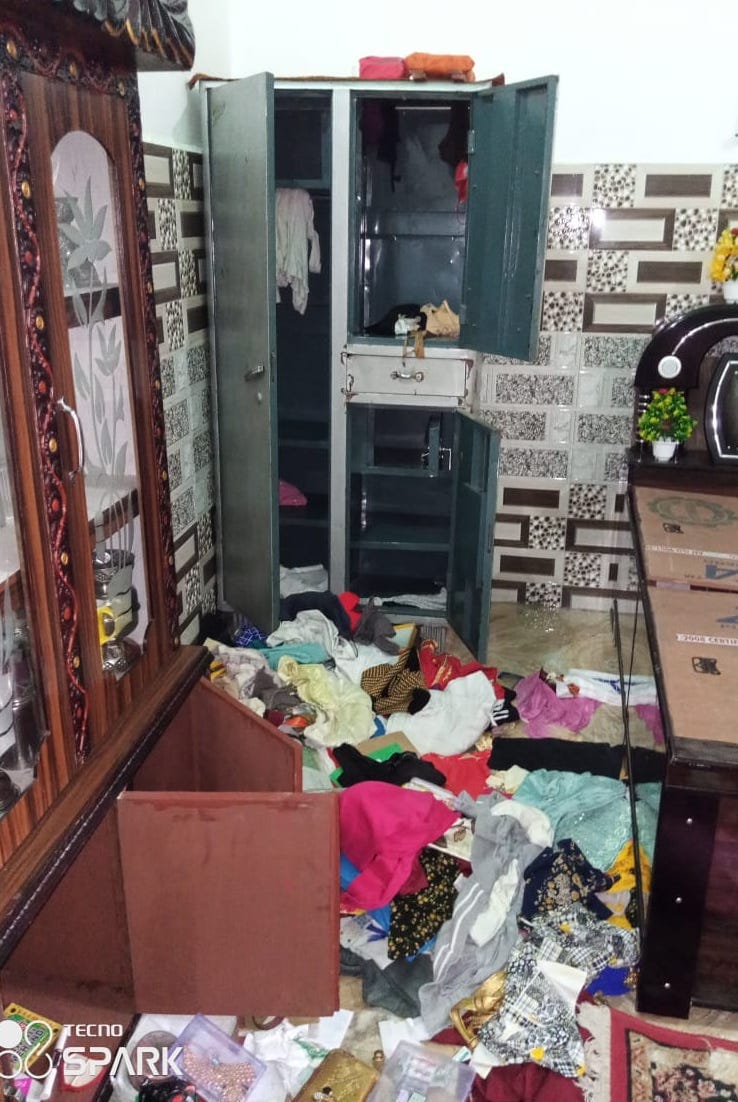 Lakhs stolen from the house of a cloth merchant