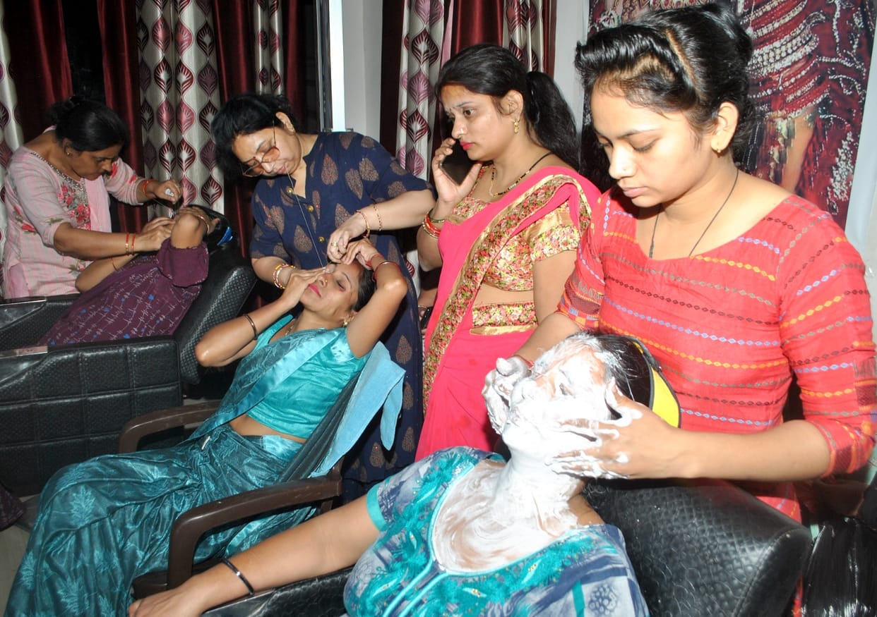 Suhagins have to make up, beauty parlor ready