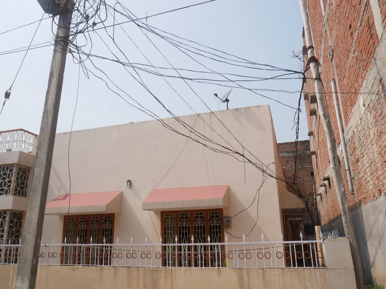 Electricity wires passing through houses, fear of accident