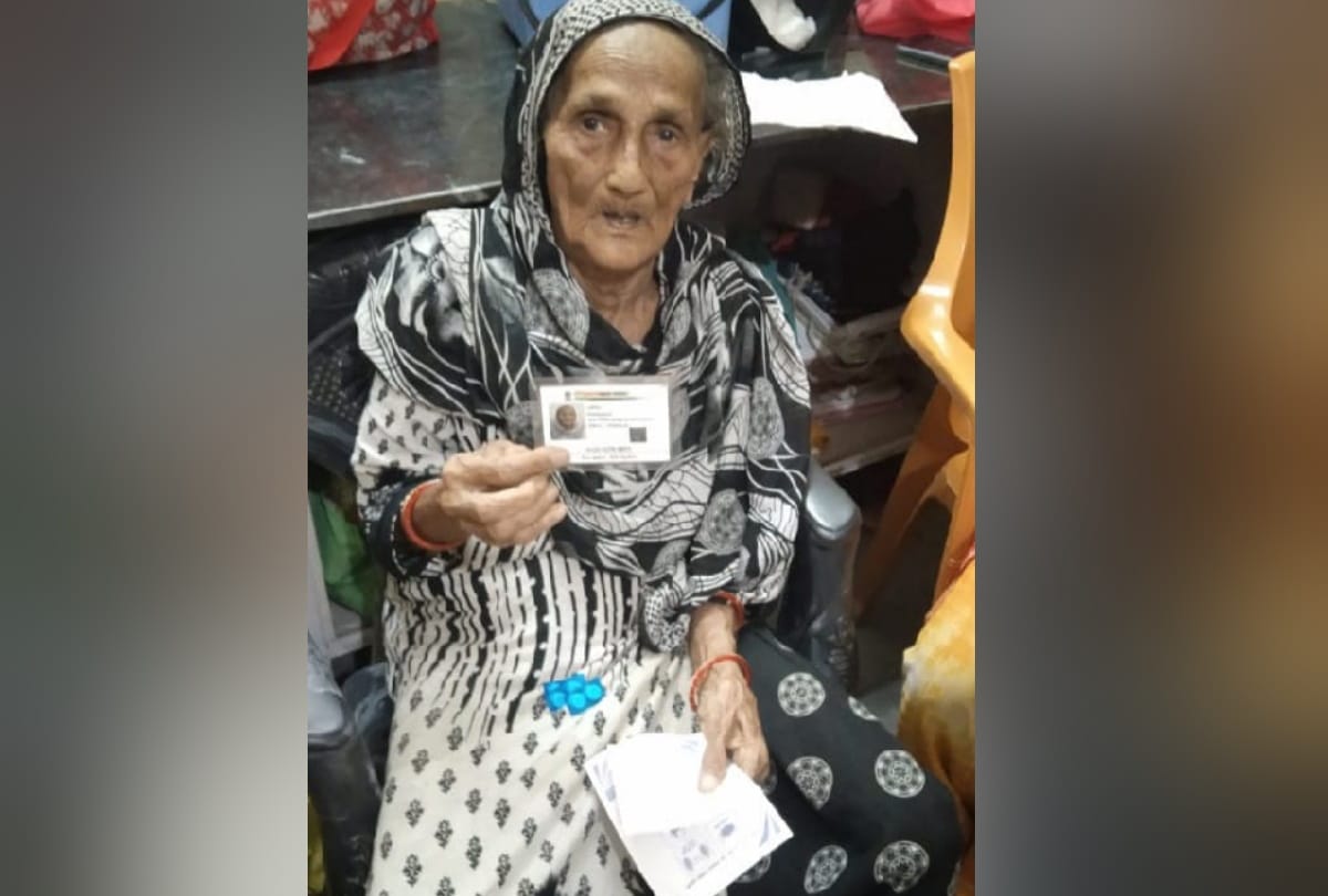 111 year old woman got first dose of corona vaccine in Gorakhpur