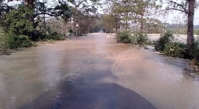 Kheri: Five feet of water flowing on the sliding bridge between Bhira-Palia
