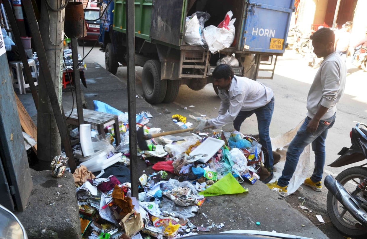 Solan MC fined rupees 18 thousand challan over encroachment and littering