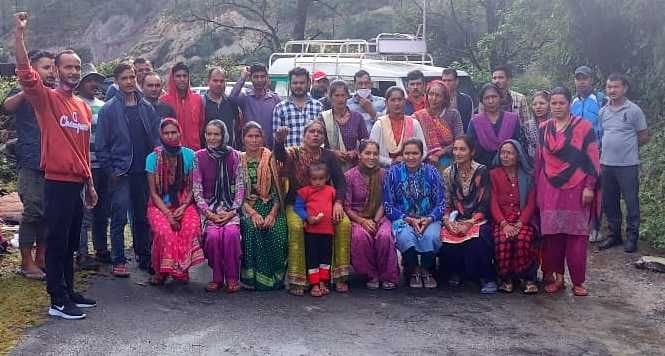 Villagers Protest Demanding Network