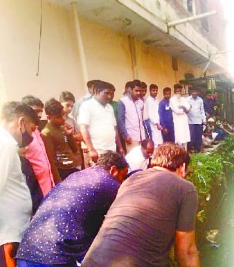 In the apprehension of falling of the elderly, the drain was searched throughout the day