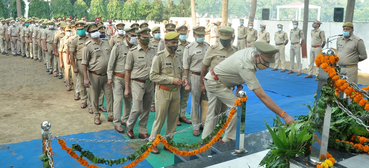 Tribute paid to martyr policemen in police line