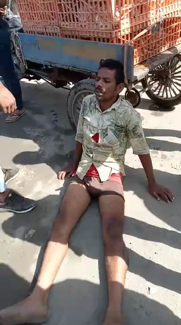 Nihang beat the poultry farm worker with a stick for the chicken, the video went viral
