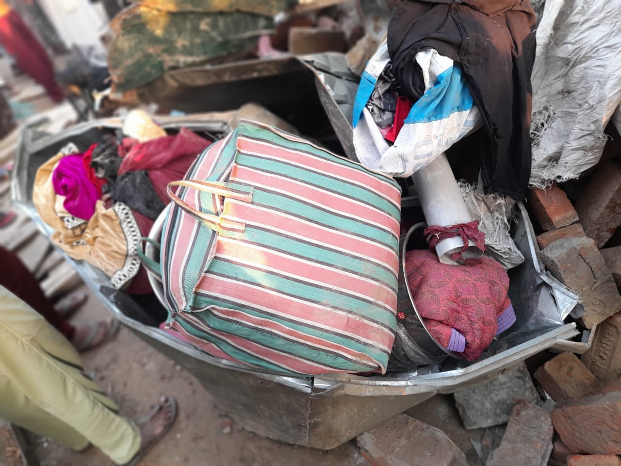 jaunpur news five peopel killed due to house collapse pictures are telling how painful accident