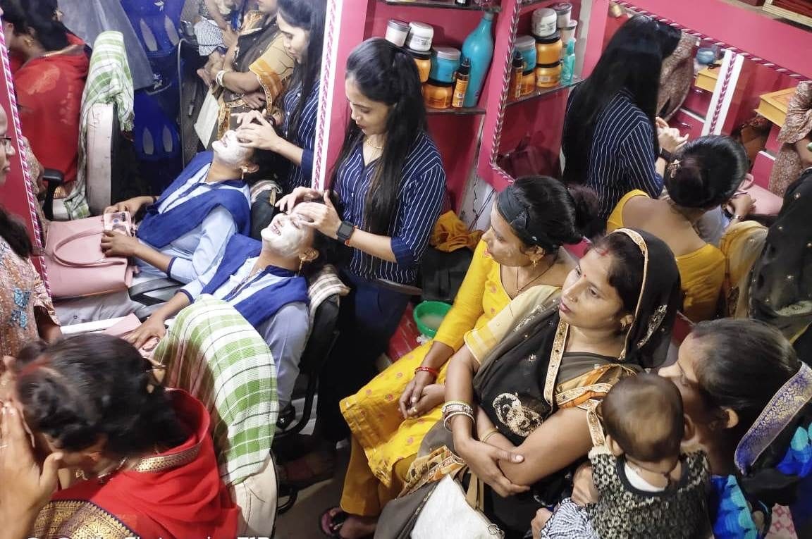 Karva Chauth: Women started decorating for Saajan