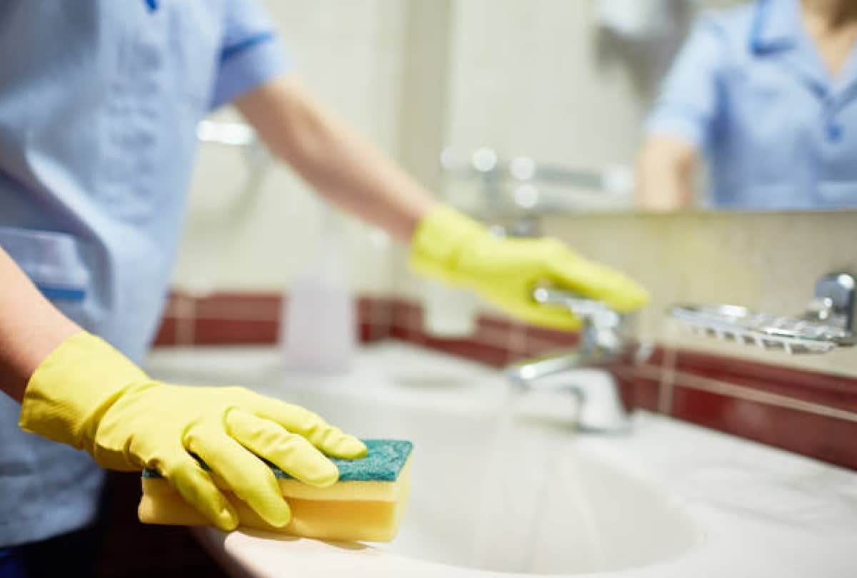 American woman turns millionaire cleaning peoples dirty toilets house cleaning job