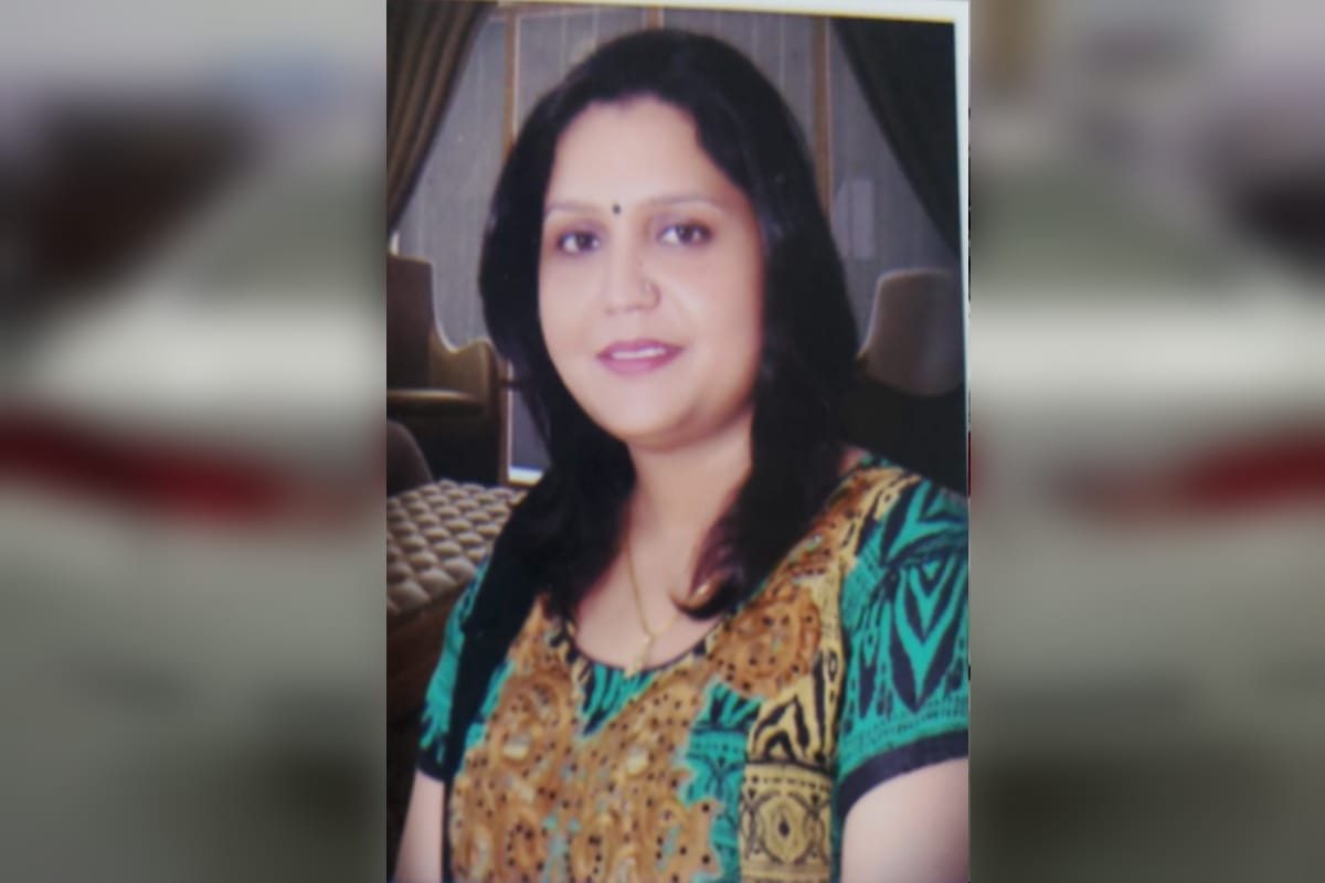The head constable wife has big secrets are oped due to the complaint of the inspector husband, she used to drive in a Honda City car in Meerut