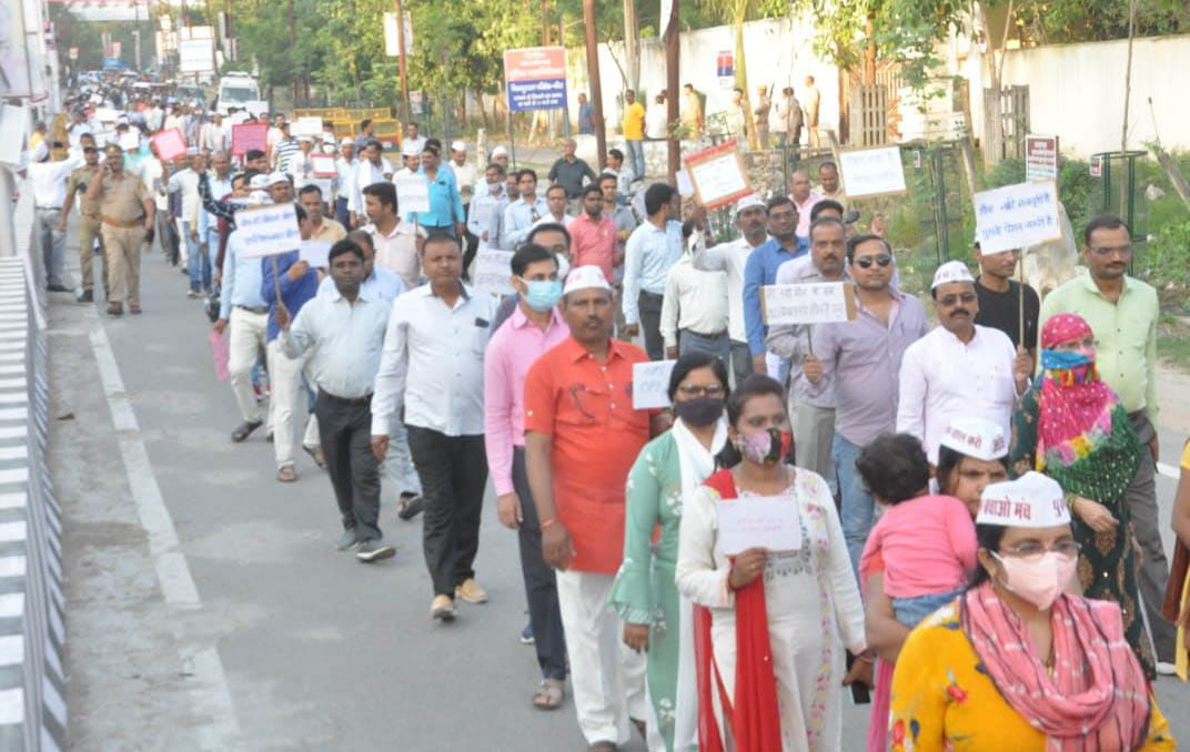 old pension sought out on foot march