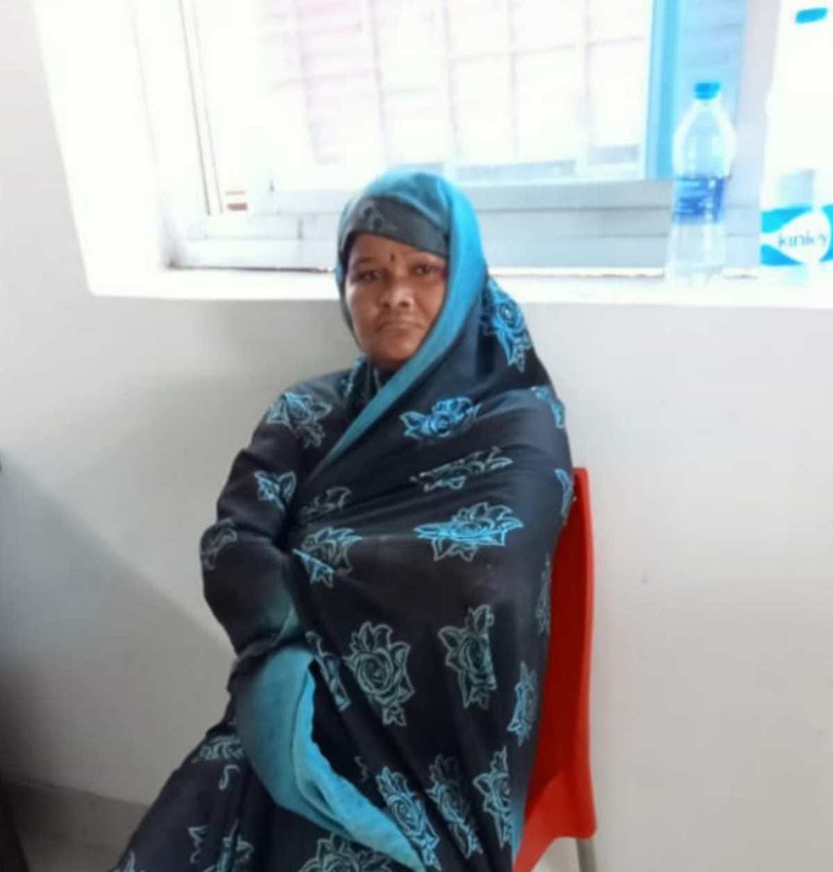 Police arrested woman who stolen precious jewellery from beauty parlor when came for facial in varanasi