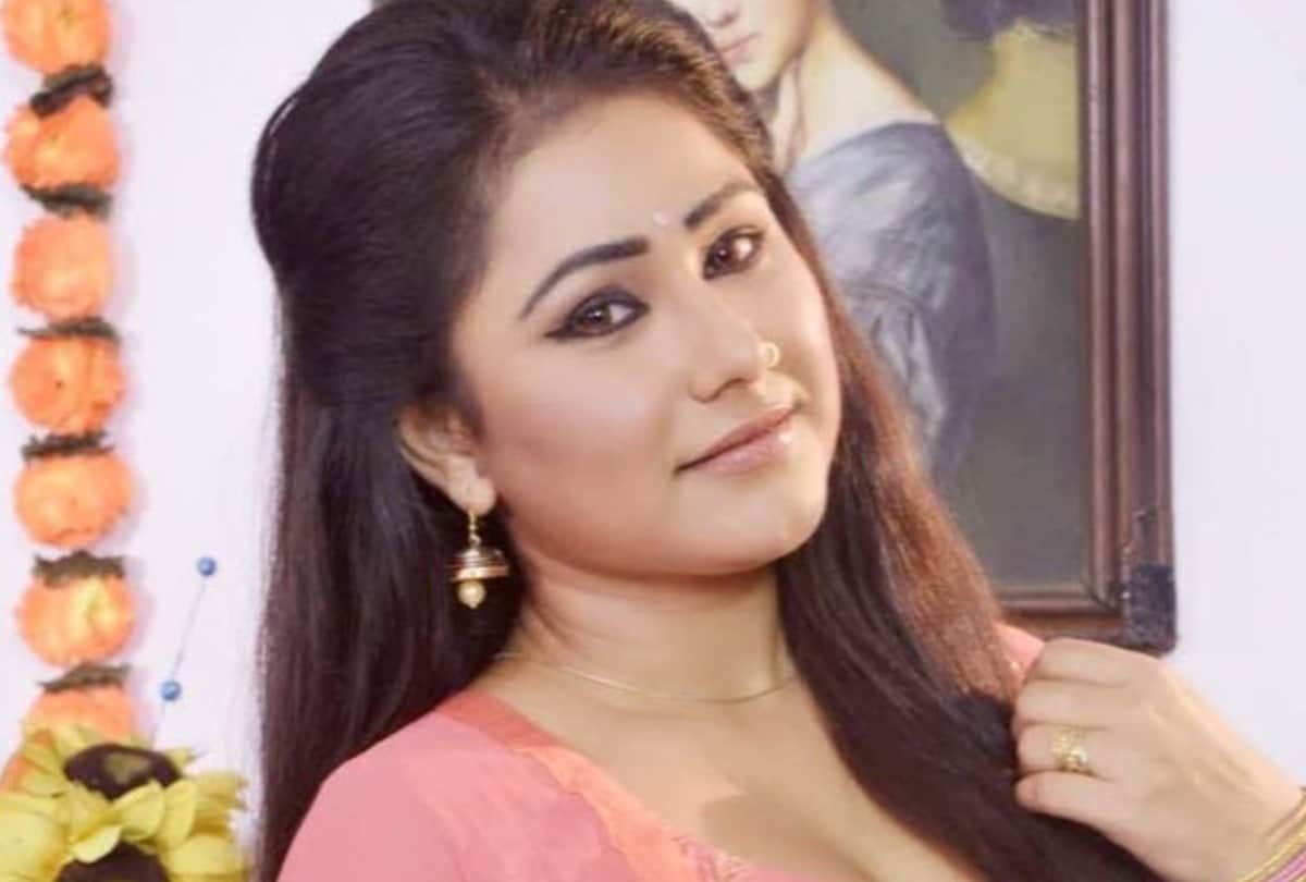 bhojpuri actress priyanka pandit slams superstar khesari lal yadav for forcefully kiss