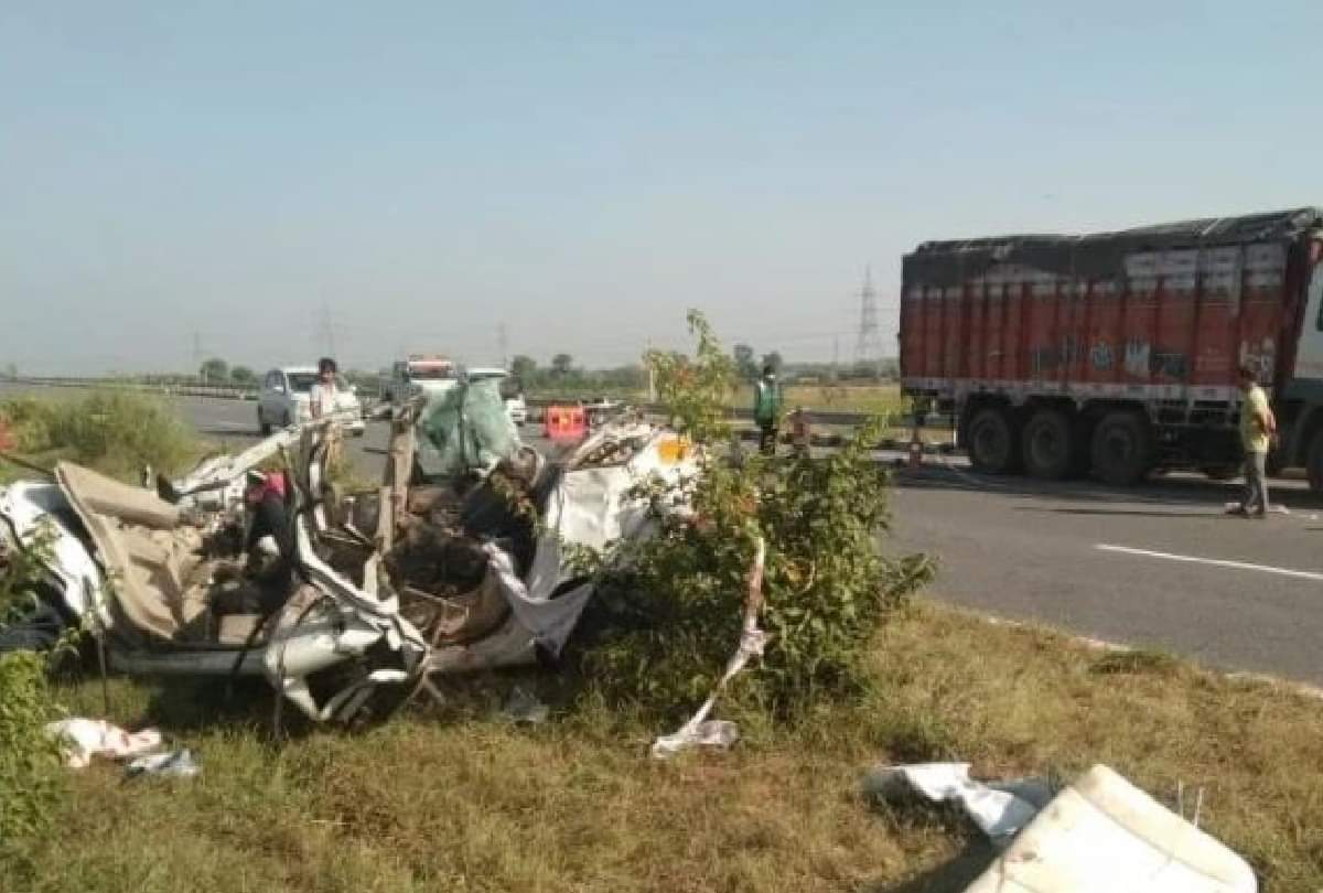 Haryana road accident five people of a family cremated in firozabad