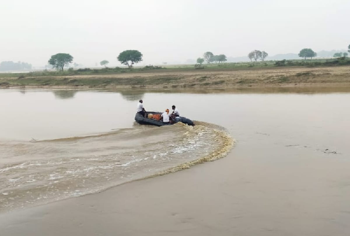 Father and three children who jumped in river not found even on third day at siddharth nagar