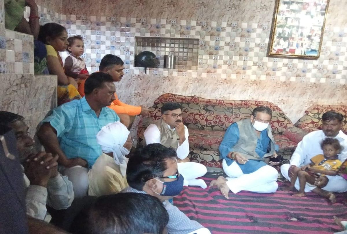 Death In Police Custody Minister Sp Singh Baghel Reached Arun Home Says On Priyanka Gandhi Vadra