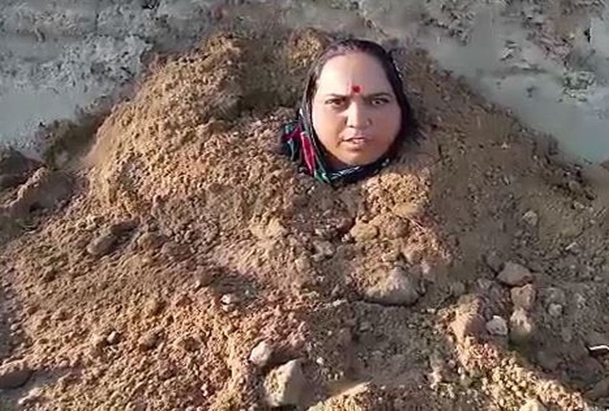 Woman Buried Herself In A Pit For Save Land