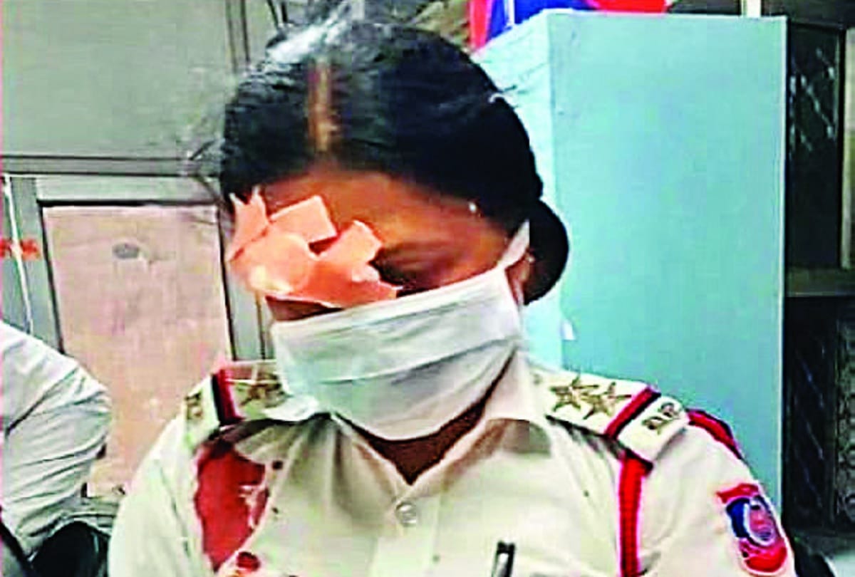Delhi news Woman sub-inspector badly injured after being hit by Chinese manja