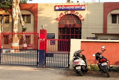 Four prisoners passed tenth and three passed intermediate examination lodged in Agra Central Jail