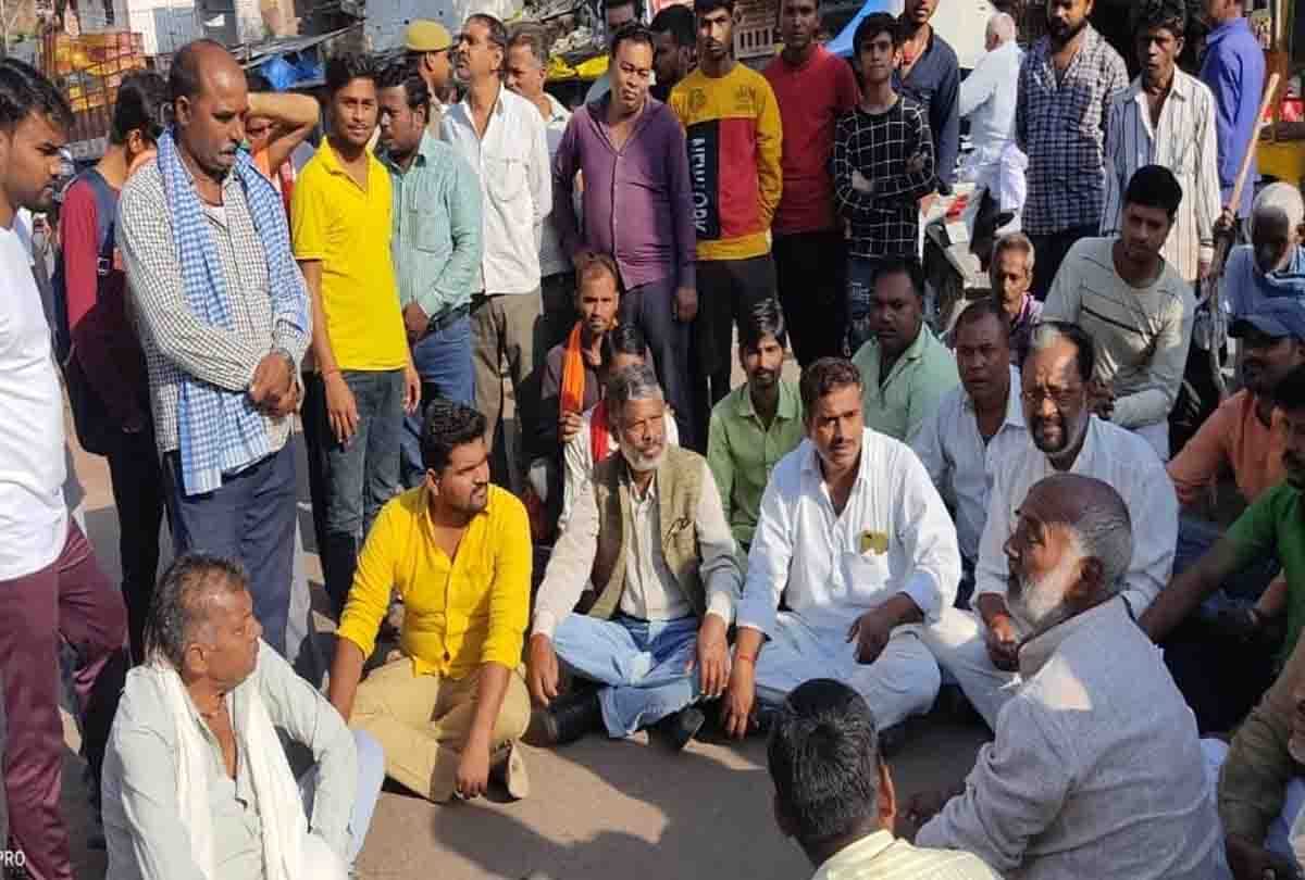 Banda: Gandhi statue damaged due to truck collision
