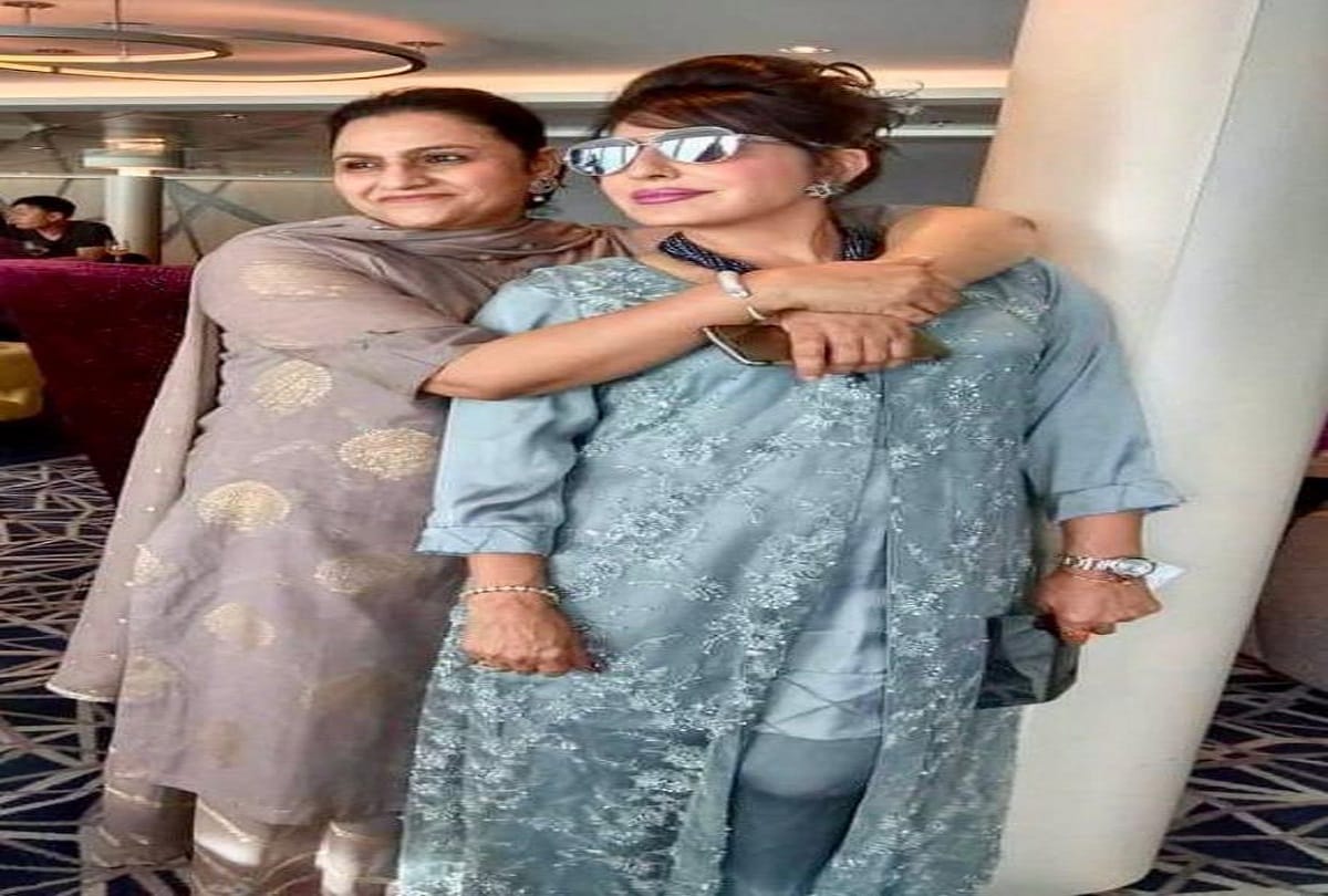 नवजोत सिंह सिद्धू के रणनीतिक सलाहकार मोहम्मद मुस्तफा की पत्नी के साथ अरुसा