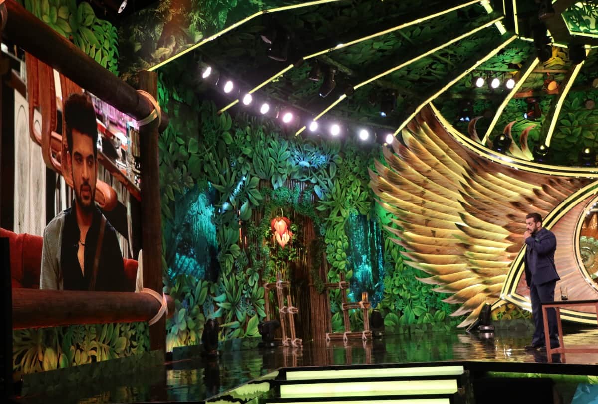 bigg boss 15 salman khan and bb makers trolled for not taking any action against karan kundrra fight with pratik sehajpal shares old video of kushal tandon