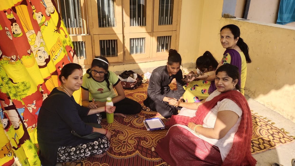 Karvachauth tomorrow, hotels engaged in wooing couples, giving offers