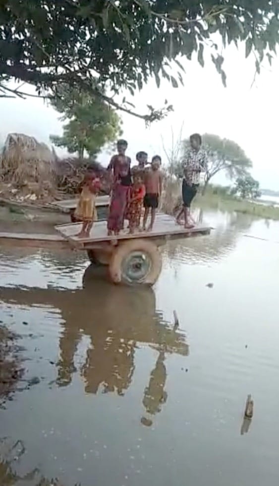 Roads and schools in Kachla area, flood water entered many houses submerged