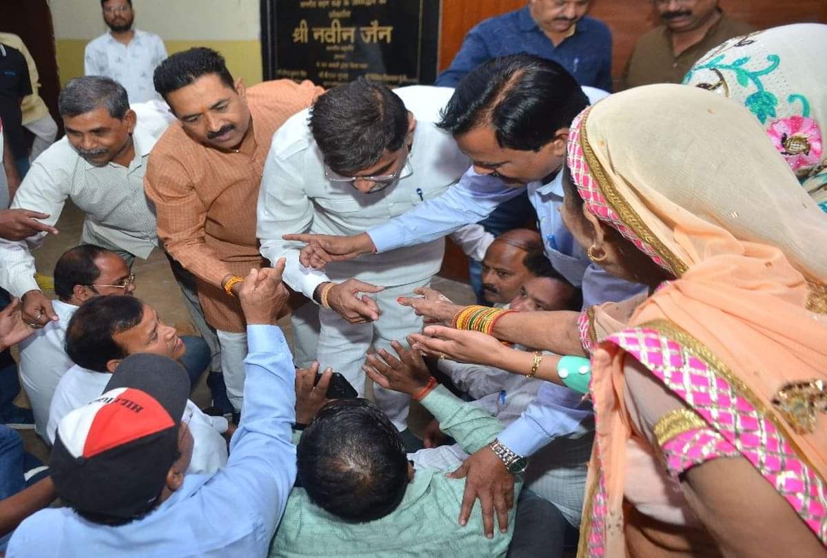 Councilors uproar in meeting of Municipal Corporation Agra