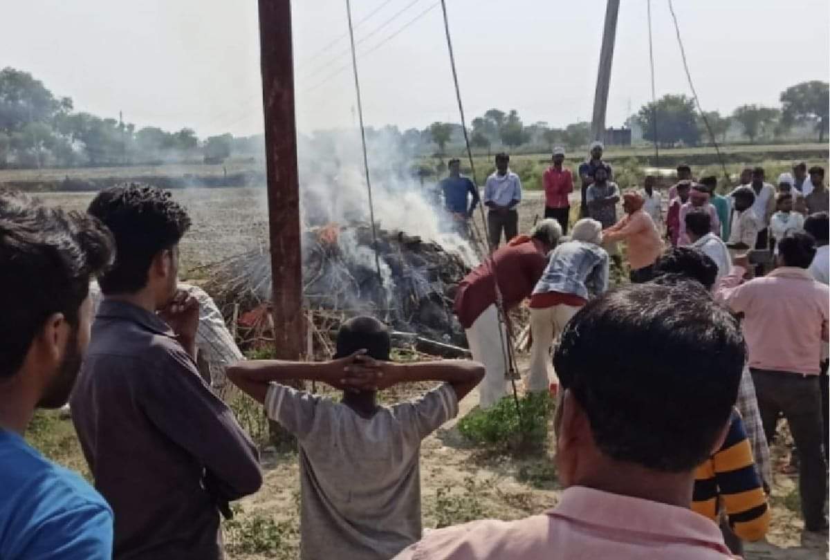 Haryana road accident five people of a family cremated in firozabad