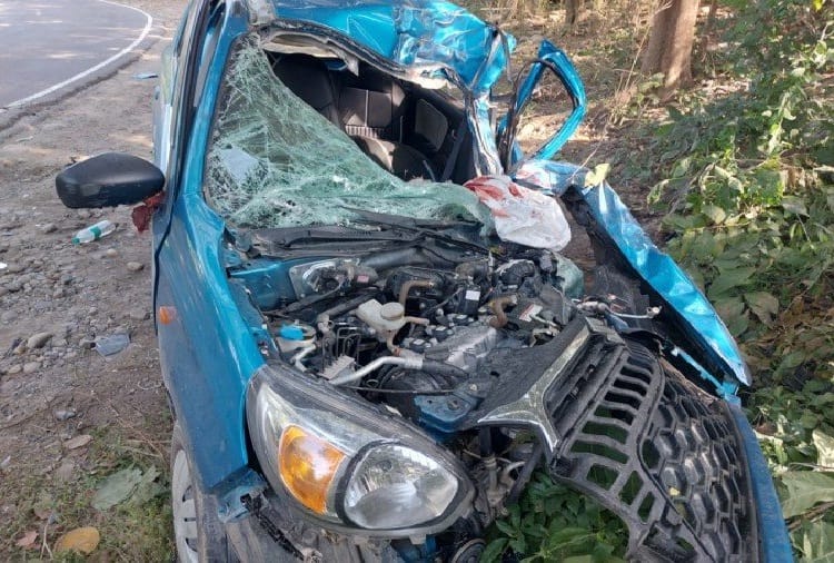 Car overturned after collision with dumper, two friends killed, three serious in Yamunanagar