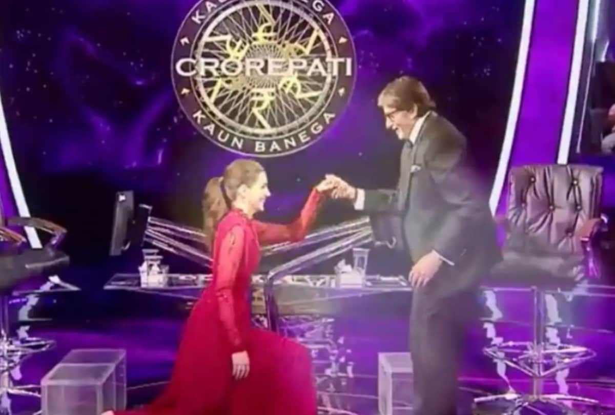 Kriti Sanon expressed her love to Amitabh Bachchan by sitting on her knees video viral