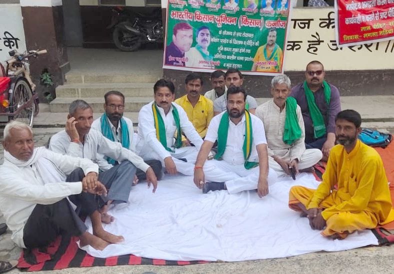 Bhakiyu started strike against Lekhpal, accused of colluding with the opposition and taking possession